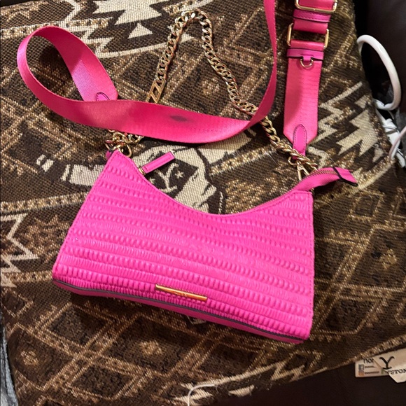Pink Woven Shoulder Bag with Gold Chain - Picture 1 of 15